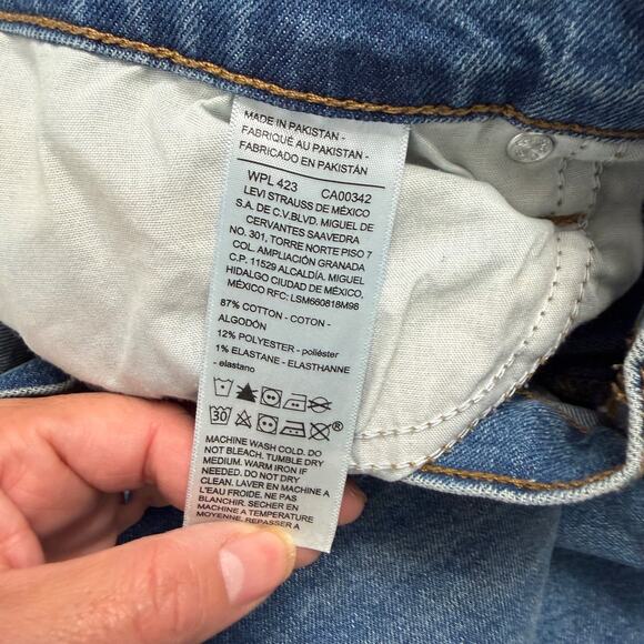 Signature Levi’s Women’s 18 W34 High Rise Straight Jeans Blue Denim EUC - Picture 5 of 7